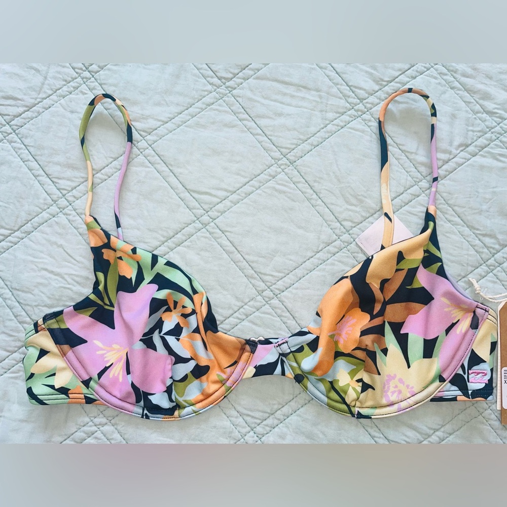 Billabong bikini top (Updated sizes) - Picture 3 of 10